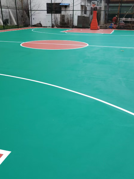 新乡 球场长期使用易出现地面开裂